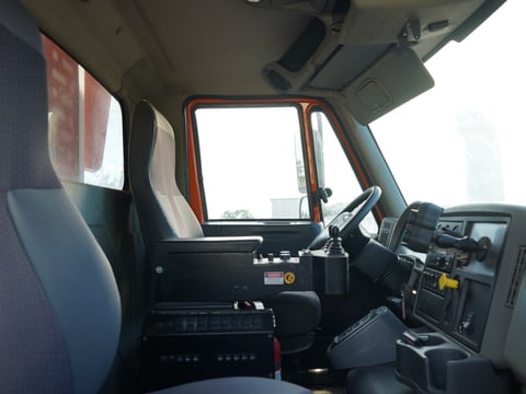 2017 International 7600 Sfa 6X4 Hooklift Plow & Spreader Truck — photo 21
