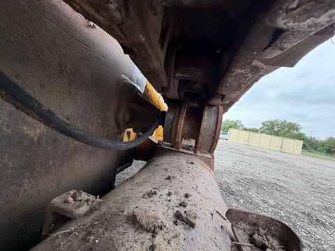 Inoperable Caterpillar 963 Crawler Loader — photo 18