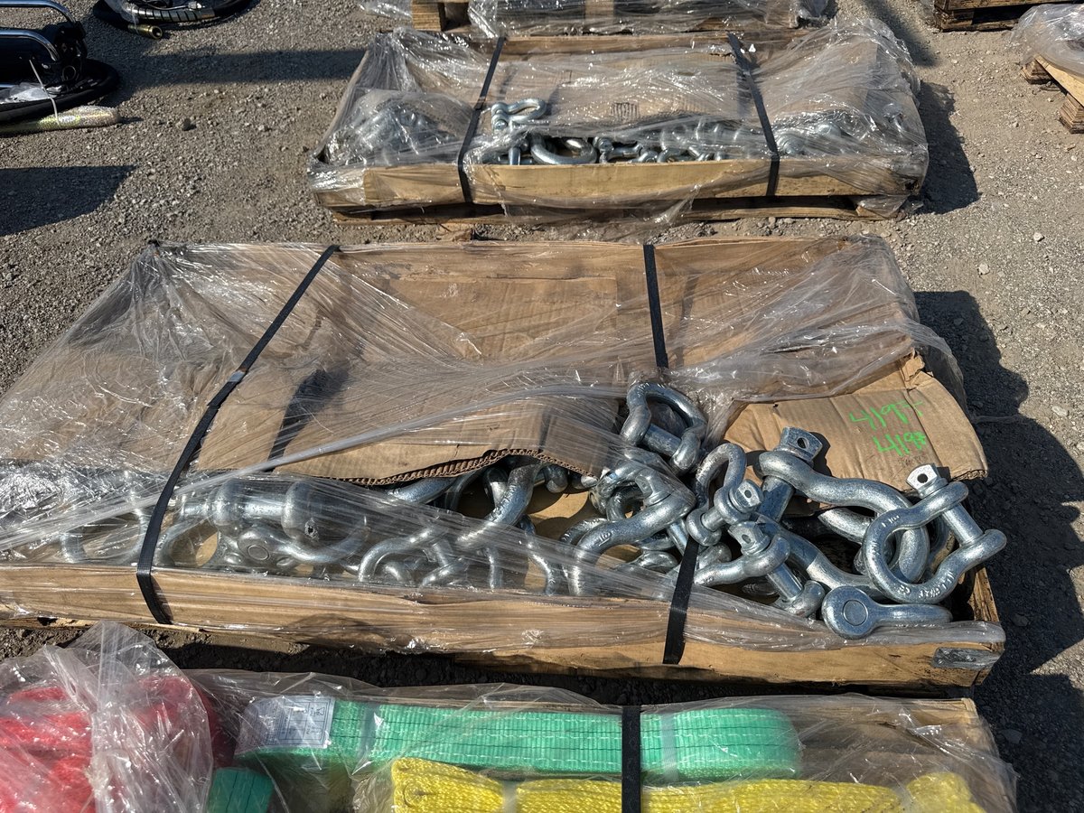 LandHonor Pallet of Screw Pin Anchor Shackles, G209