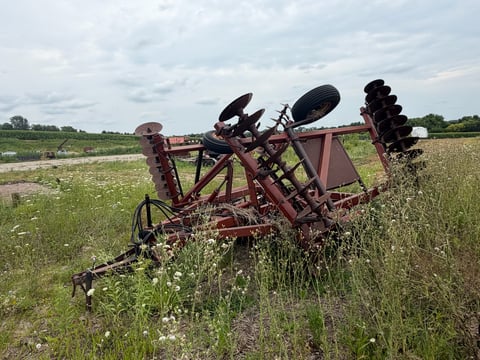 IH 490 Disk Harrow — photo 1
