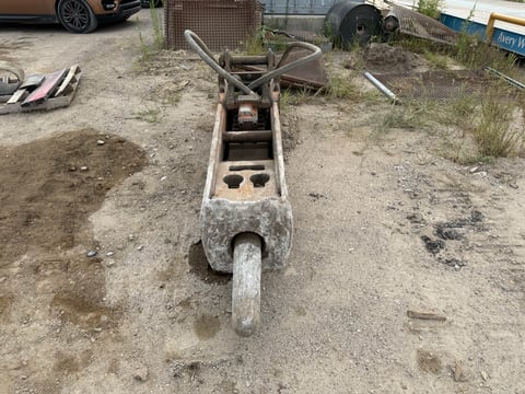 NPK GH-10 Hydraulic Breaker Hammer — photo 2