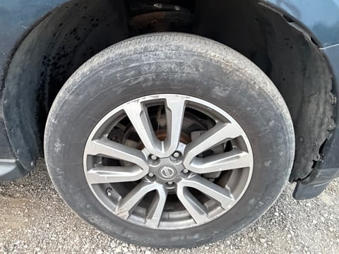 2013 Nissan Pathfinder 4WD SUV — photo 28