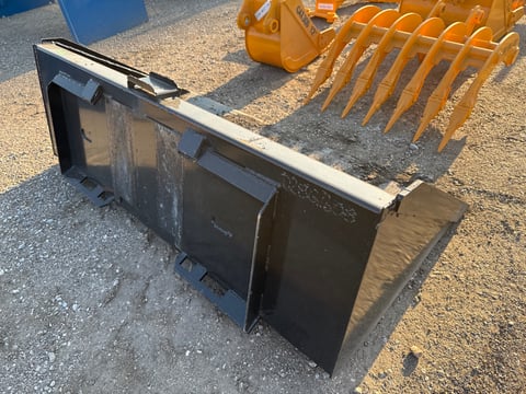 Kit Containers 66" Skid Steer Bucket W/Blade — photo 2