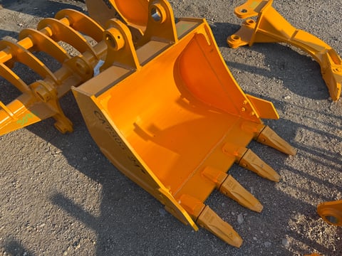 2026 Giyi Gy-BK CAT305 24in Excavator Bucket (Unused) — photo 1