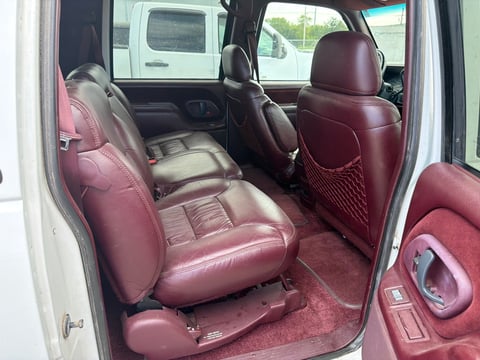 1999 Chevrolet C2500 Suburban — photo 12