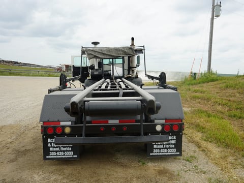 2005 Mack MR688S T/A Hooklift Truck w/ Galbreath U5-Or-174 Roll-Off Hoist — photo 7