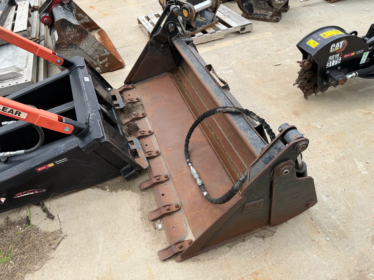 72" SKID STEER BUCKET 