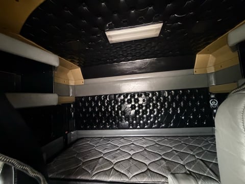 1998 Kenworth T800 T/A  Allison Automatic - Sleeper Truck — photo 12