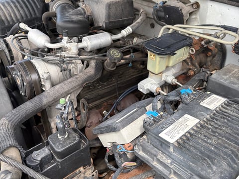 1999 Chevrolet C2500 Suburban — photo 19