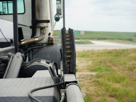 2005 Mack MR688S T/A Hooklift Truck w/ Galbreath U5-Or-174 Roll-Off Hoist — photo 54