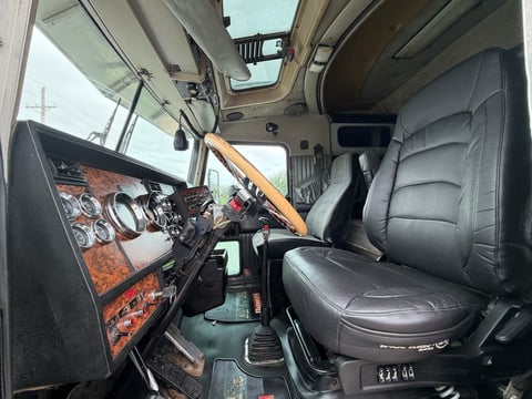 2001 Kenworth T800 T/A Sleeper Truck  — photo 12