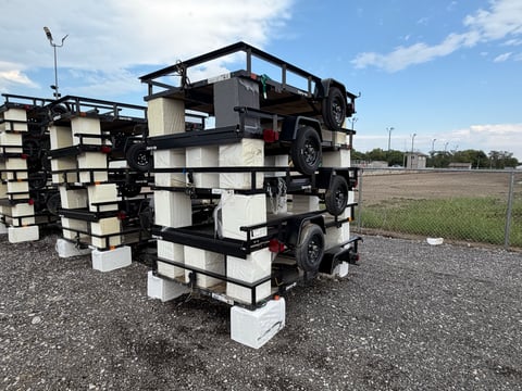 Qty of (5) 2027 Carry-On Trailers Z5X8GW2K — photo 1