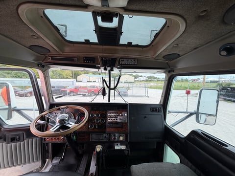 2001 Kenworth T800 T/A Sleeper Truck  — photo 13