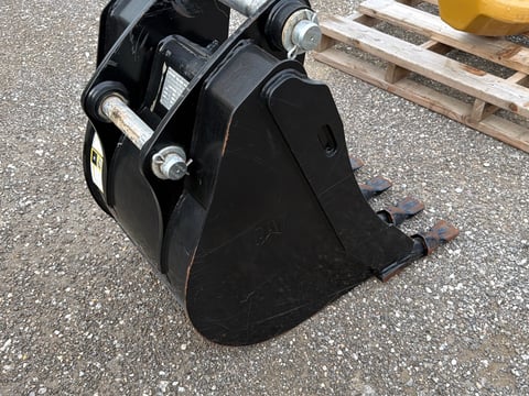 Unused Caterpillar 24in BHL Backhoe Bucket — photo 3