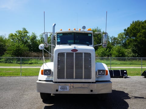 2015 Peterbilt 365 T/A Daycab Truck Tractor — photo 2