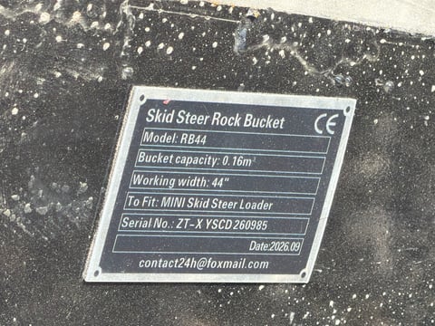 2026 Giyi Gy-RB44 44in Mini Skid Steer Rock Bucket (Unused) — photo 5