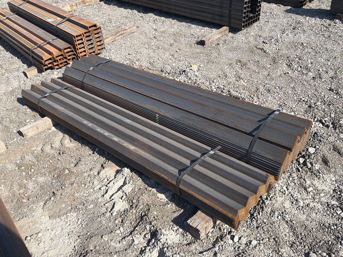 (47) 3in x 2in x 3/16in Steel Angle Iron, 82.5in Long, 1,014 lb