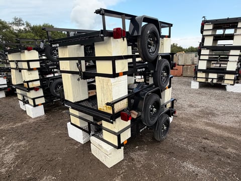 Qty of (4) 2027 Carry-On Trailers Z5X8GW2K — photo 1