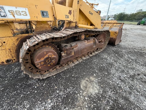 Inoperable Caterpillar 963 Crawler Loader — photo 16