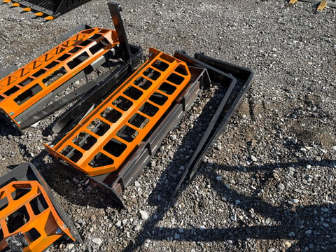 2026 LandHonor PF-11-3500G 42in Skid Steer Pallet Forks, 4,000 LB (Unused) — photo 2