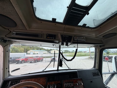 2001 Kenworth T800 T/A Sleeper Truck  — photo 23