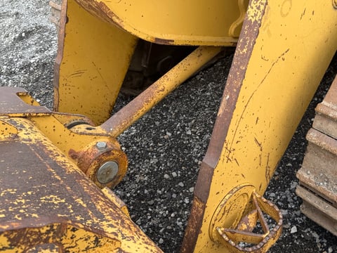 Inoperable Caterpillar 963 Crawler Loader — photo 9
