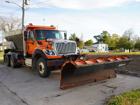 2017 International 7600 Sfa 6X4 Hooklift Plow & Spreader Truck — photo 3