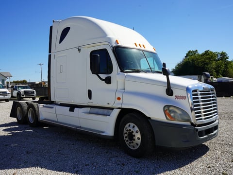 2011 Freightliner Cascadia T/A Sleeper Truck — photo 3