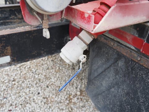 1997 Mack RD690S 4000 Gallon Water Truck — photo 22