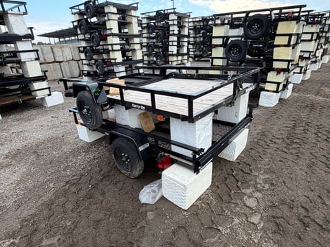 Qty of (2) 2027 Carry-On Trailers Z5X8GW2K — photo 2