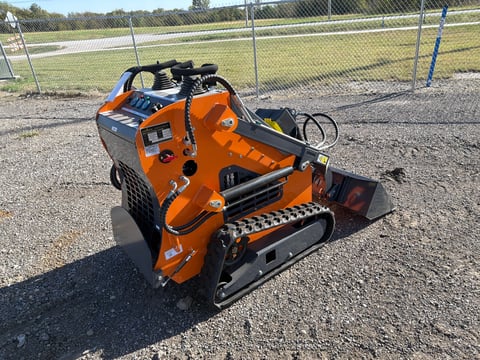 2026 LandHonor LHR-ME380X2 Stand-On Mini Skid Steer Loader w/ Bucket (Unused) — photo 3