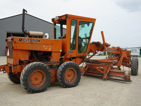 Champion 710A Motor Grader — photo 4