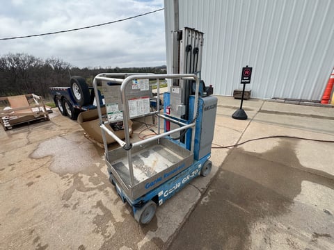 2013 Genie GR-20 Vertical Mast Lift - Inoperable — photo 4