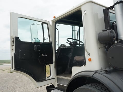 2005 Mack MR688S T/A Hooklift Truck w/ Galbreath U5-Or-174 Roll-Off Hoist — photo 16
