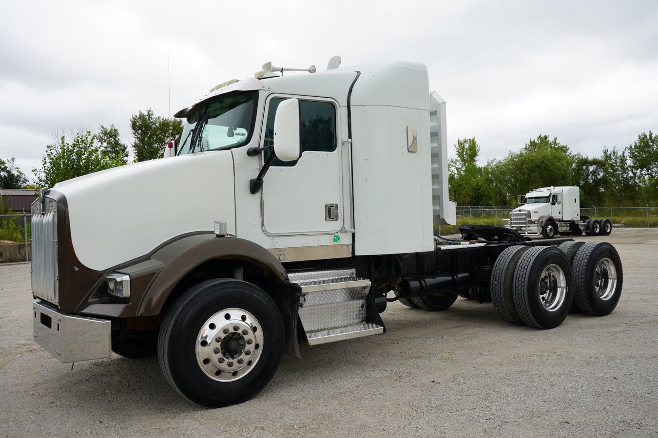 2001 Kenworth T800 T/A Sleeper Truck 