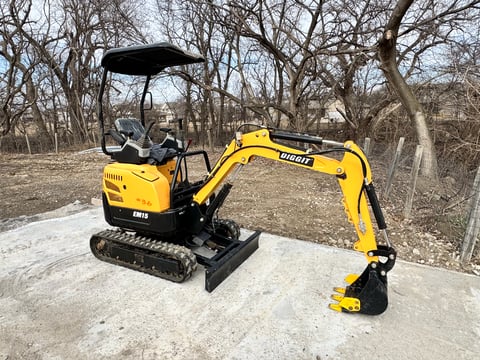 2023 Diggit EM15 Mini Excavator — photo 2