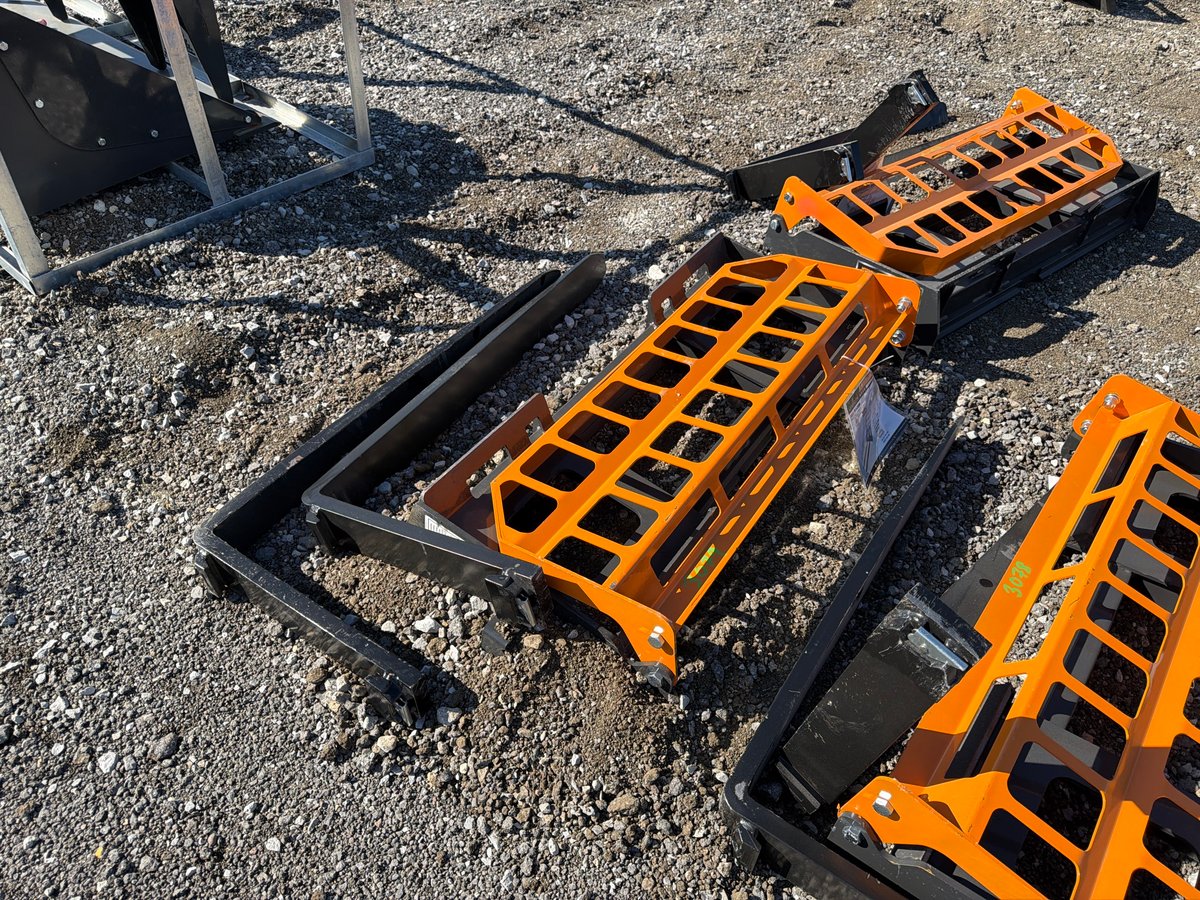 2026 LandHonor PF-11-3500G 42in Skid Steer Pallet Forks, 4,000 lb (Unused)