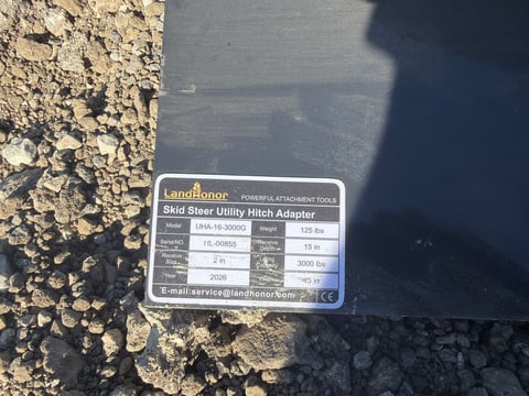 2026 LandHonor Uha-16-3000G Skid Steer 2in Receiver Hitch Adapter, 3,000 LB (Unused) — photo 3