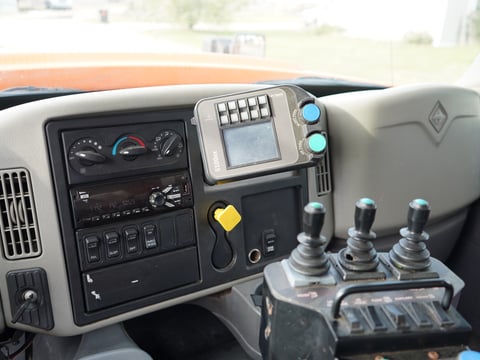 2017 International 7600 Sfa 6X4 Hooklift Plow & Spreader Truck — photo 17
