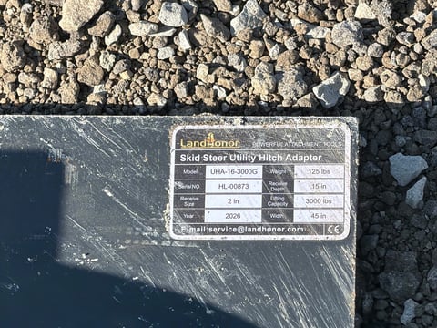 2026 LandHonor Uha-16-3000G Skid Steer 2in Receiver Hitch Adapter, 3,000 LB (Unused) — photo 3