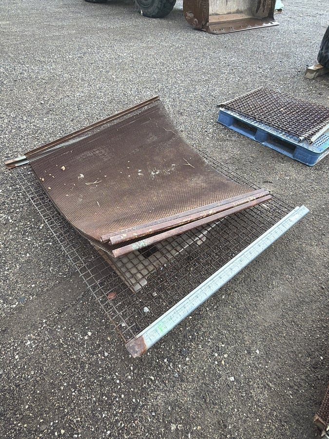 McCloskey R105 Screens and Rails