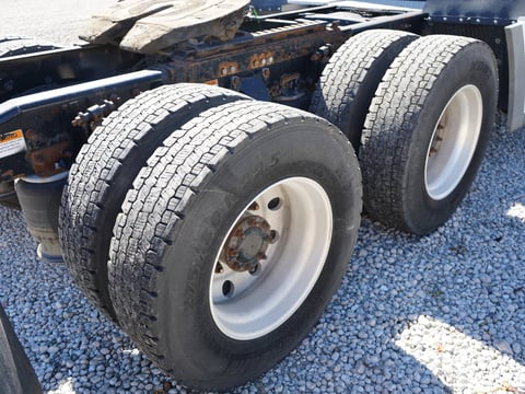 2011 Freightliner Cascadia T/A Sleeper Truck — photo 39
