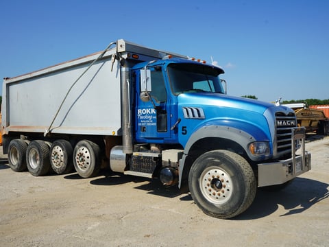 2014 Mack Granite GU713 Quad/A Dump Truck — photo 3