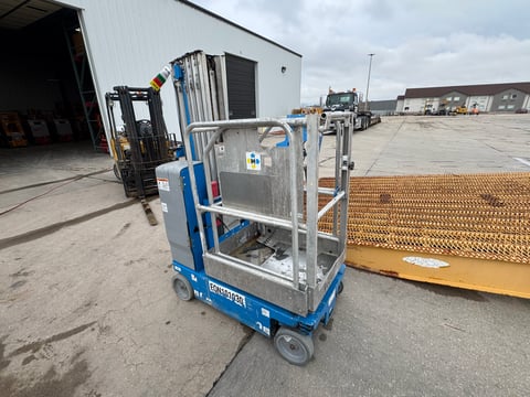 2019 Genie GR-20 Vertical Mast Lift  — photo 2