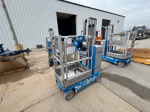 2015 Genie GR-20 Vertical Mast Lift — photo 2