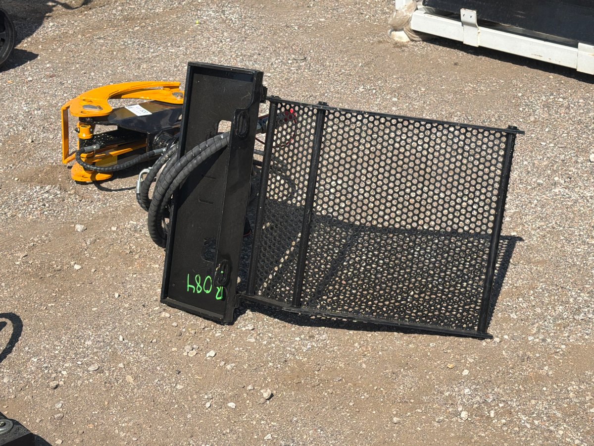 2026 GIYI GY-MRG69 Mini Skid Steer Rotating Gripper (Unused)