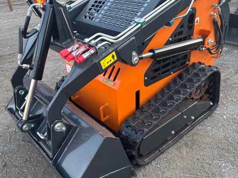 2025 LandHonor LHR-HT380Q1 Mini Skid Steer Loader (Unused) — photo 1