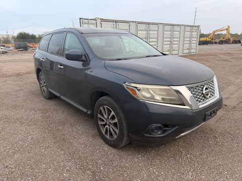 2013 Nissan Pathfinder 4WD SUV — photo 4