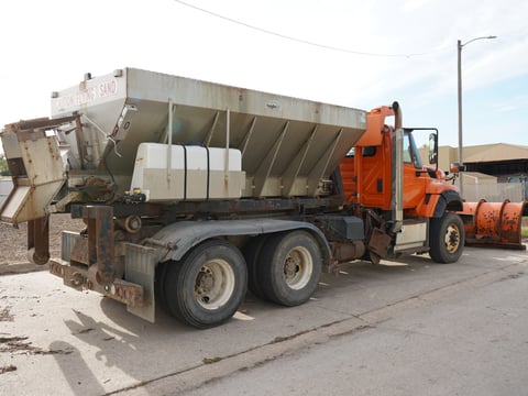 2017 International 7600 Sfa 6X4 Hooklift Plow & Spreader Truck — photo 4