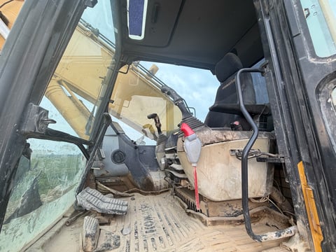 2006 Komatsu PC220LC-8 Hydraulic Excavator — photo 10